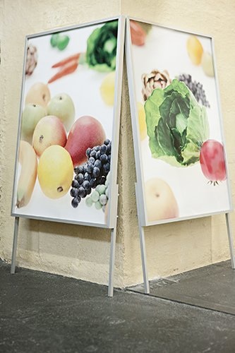 Jan Kiefer, i.eins, Inkjetprint, Aluminiumrahmen
(jeweils 130 x 70 cm), in Zusammenarbeit mit
Armin Saner, 2013