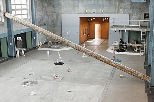 Tarik Hayward, Charge utile, Sapin blanc, béton, 2013