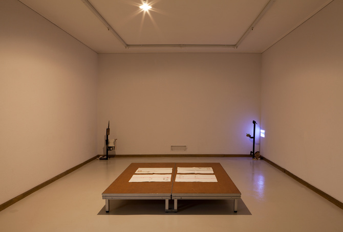 Ausstellungsansicht Plattform17 – A Winter School: Konstantinos Sotiriou, Hälfte Halbzeit, 2017