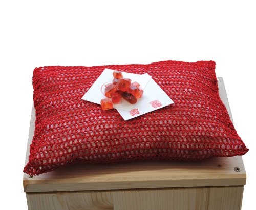 Aus der Serie «An und für mich», Kandiszucker, Acryl auf Papier, Garn
und Seidenpapier auf Holzsockel, 2011