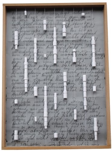 Aus der Serie «An und für mich», Faden, Papier,
Transparentpapier, Plastikfolie auf Holz, 2011