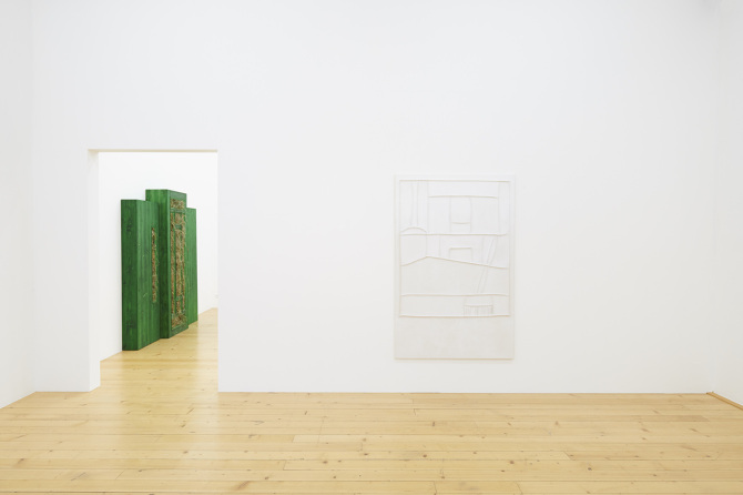 la bruja limpia la casa. ballabiott (nackt umhertanzend), Ausstellungsansicht / vue de l'exposition Plattform20, 2020
© Guillaume Python_Fri Art 2020