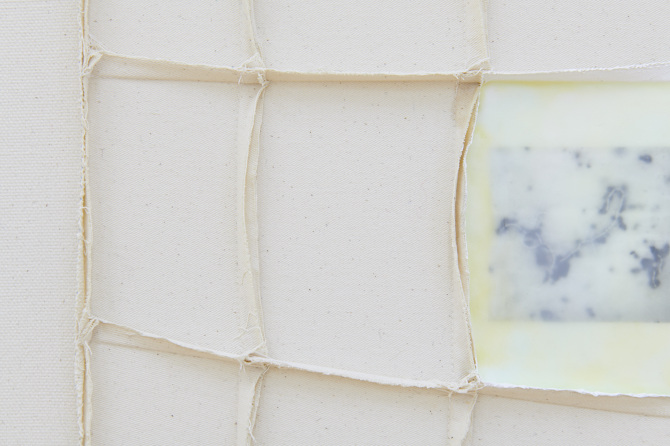 i’ll wait for you at the corner. oder wie sich bakterien der milch in ketten vermehren., Ausstellungsansicht / vue de l'exposition Plattform20, 2020
© Guillaume Python_Fri Art 2020