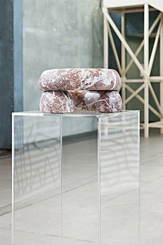 Plattform13, Bleta Jahaj, Perseus, Marmor, Plexiglas, Haar, 2013