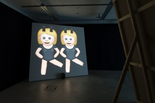 1F600, Video-/ Audioinstallation (loop), Grösse variabel, 1h 53' 31", 2015