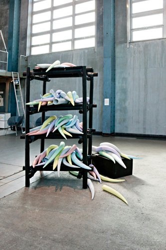 Safari, Porcelaine, bois et caoutchouc, 2010