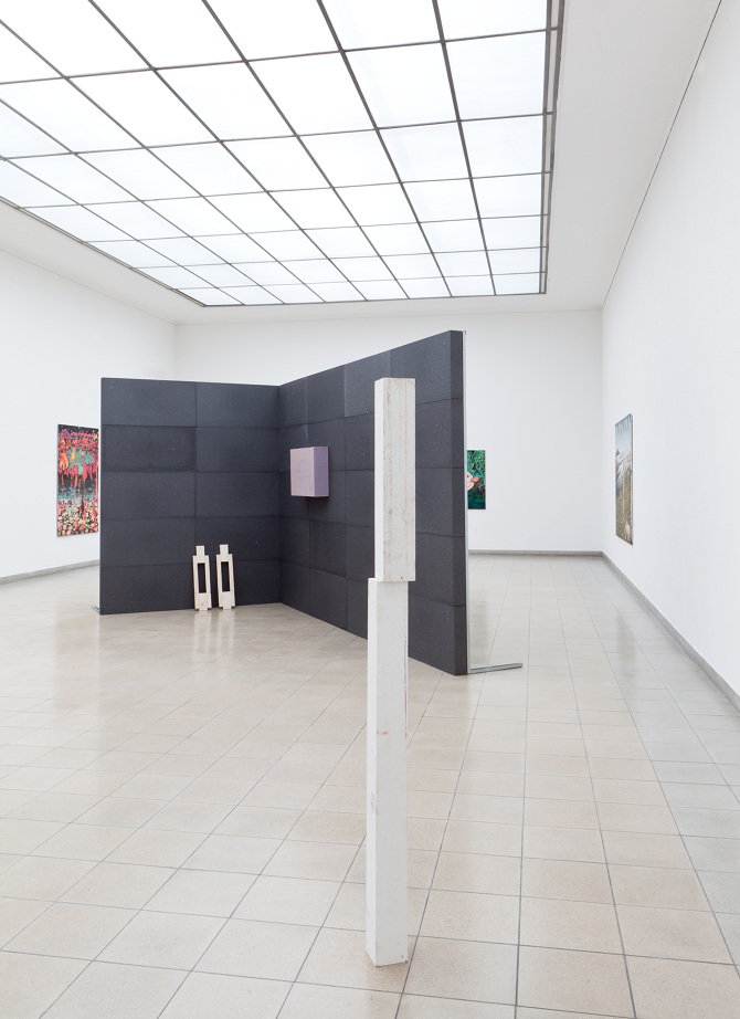 Foehn, 2017, Styropor, Metall, Holz, Stoff, 400 x 200 x 250 cm, Ausstellungsansicht / vue de l'exposition Plattform17, 2017