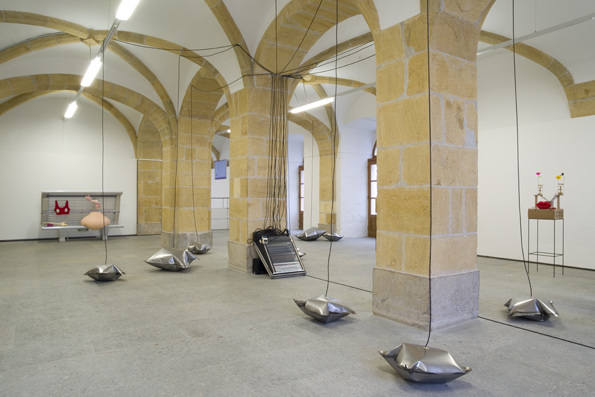 Why should I buy pillows when All I want Is sleep,
Ausstellungsansicht / vue de l'exposition Plattform19, 2019
© Claude Cortinovis_CACY 2019