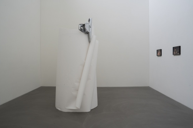 From left to right:
Porcelaine, 2024
Peace and Revolution, 2024
© Lou-Anna Ulloa del Rio