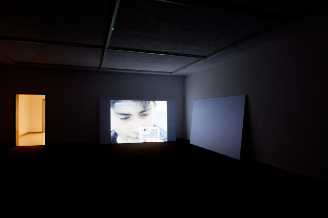 Mirador, 2016 1-Kanal-Videoprojektion 13 min, Ausstellungsansicht / vue de l'exposition Plattform17, 2017