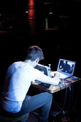 Darling, Nähmaschine, Internet, Kiff Aarau, 2011