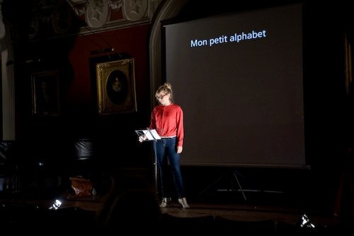 Mon petit alphabet II, Soirée Performance de l'exposition Huis Clos, 2008
© Sandra Pointet