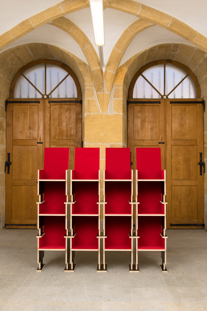 Twelve Cinema Chairs for Six-year-old Children,
Ausstellungsansicht / vue de l'exposition Plattform19, 2019
© Nico Müller_P19