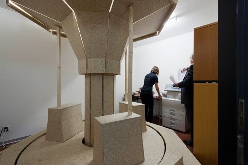 Ringelspiel, Holzverbundstoff, Holzlatten, Terminal P Zürich,
2012 © Michael Meier & Christoph Franz