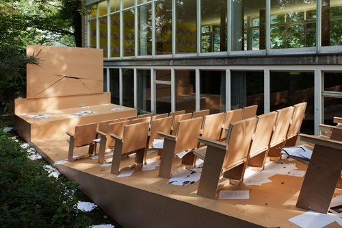 Kino, HDF, Holzlatten, Papier, Kunstmuseum Glarus,
2012 © Gunnar Meier