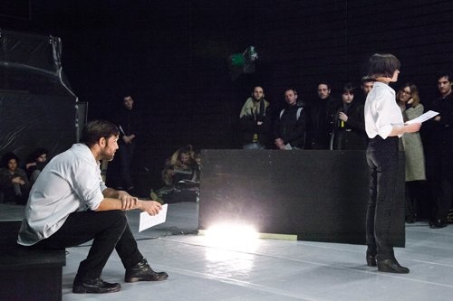 Quentin Lannes, Mann’s Conversations, performance, dialogue, partition
lumineuse, Théâtre de l'Usine, Genève, 2015
© photographie: Dorothée Thébert Filliger