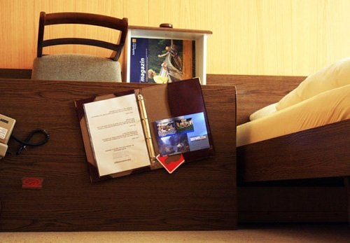 Zimmer 33, Installation, 100-jähriges Jubiläum des Hotel Kreuz in Adelboden, 2009