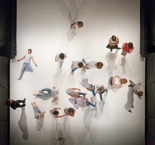 sekunde 15, Fotografie, Print matt, 104 × 97 cm, Performance please advise
as necessary, californium 248, Théâtre de l'Usine Genf, 2010